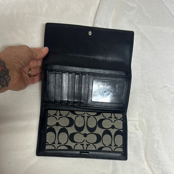 Coach Black and Cream Trifold Signature Wallet - Picture 7 of 11